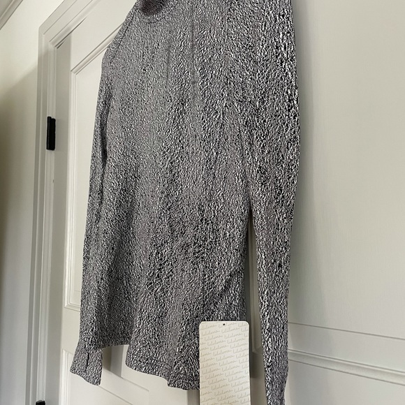 Lululemon Ready to Rulu Turtleneck, size 2 - Picture 2 of 4